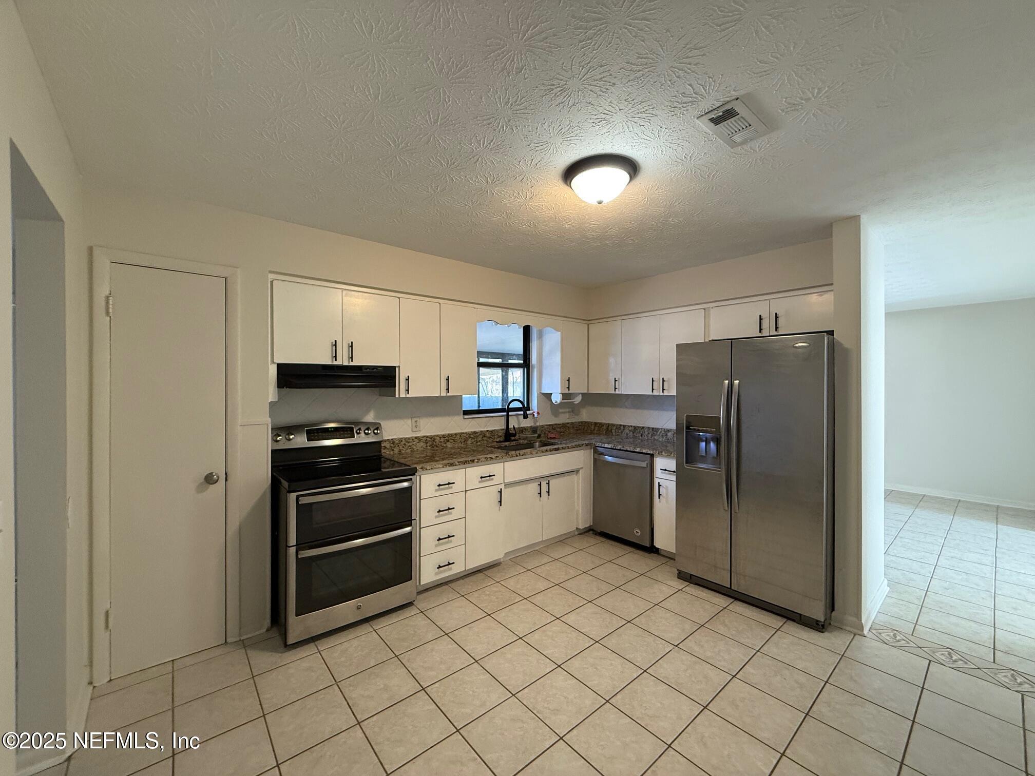 5445 GLORIANNE Drive