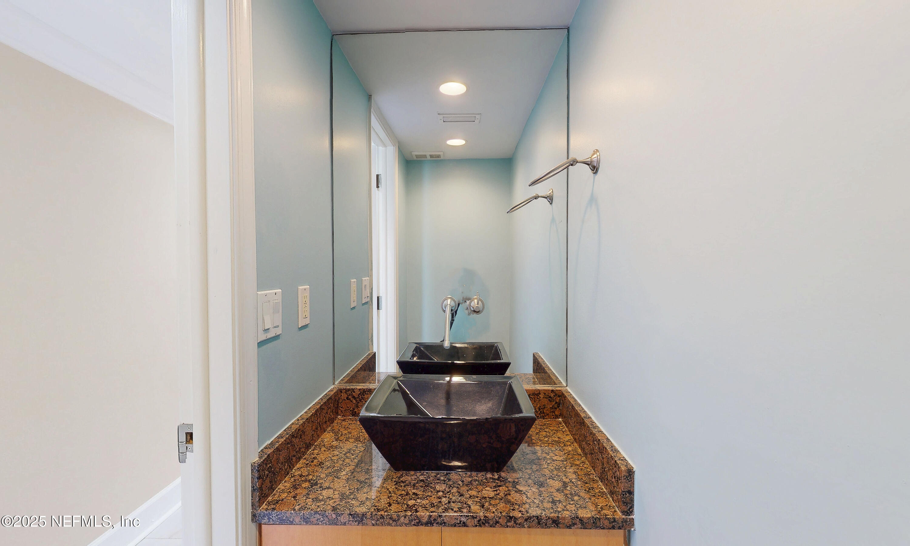 2100 OCEAN Drive PH-2