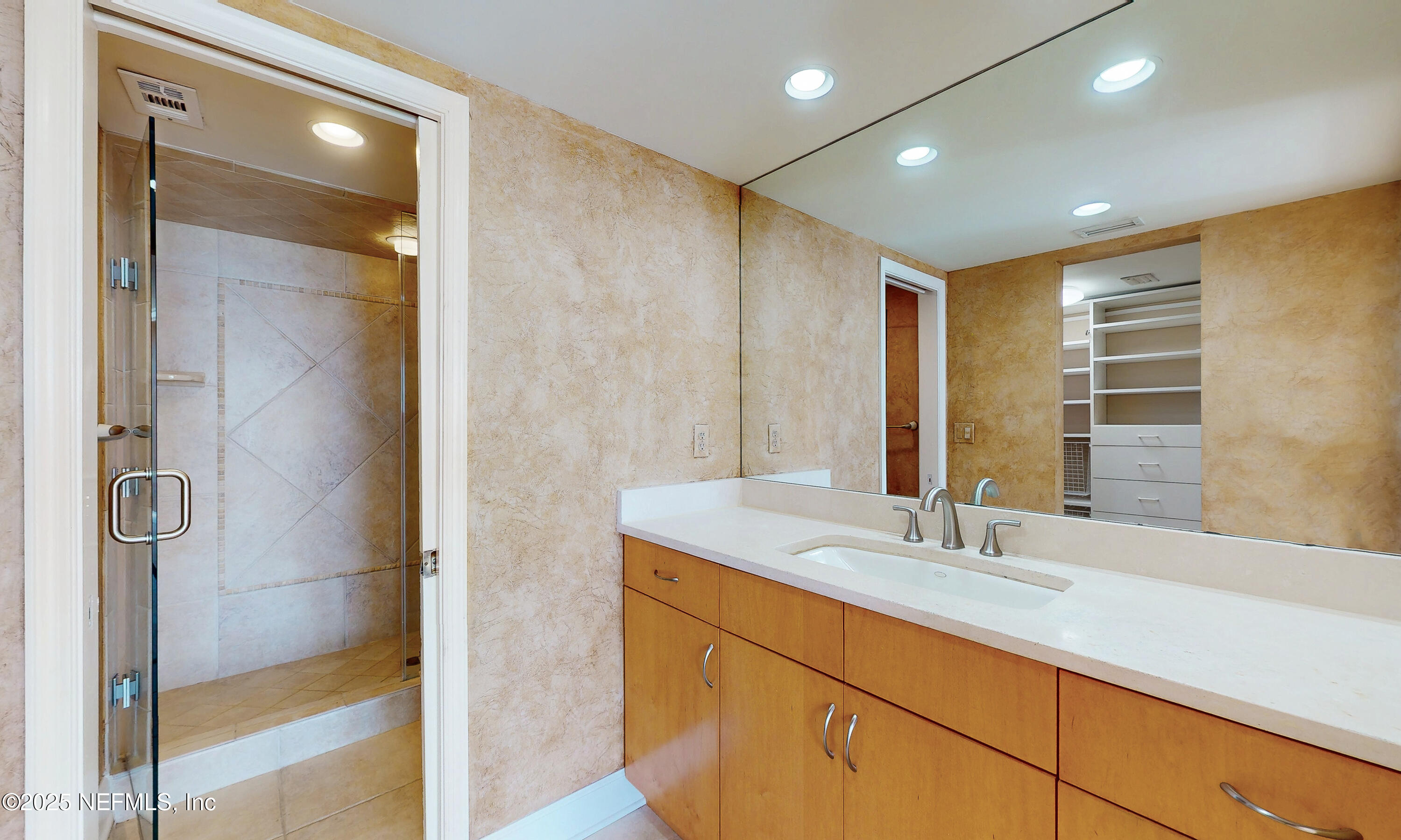 2100 OCEAN Drive PH-2