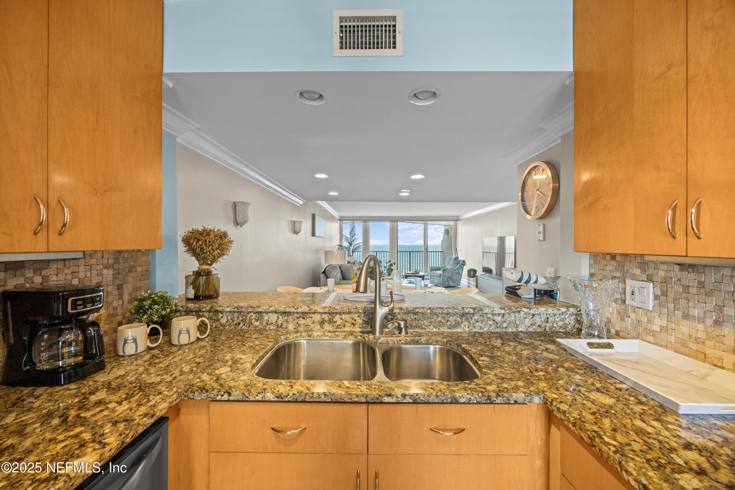 2100 OCEAN Drive PH-2