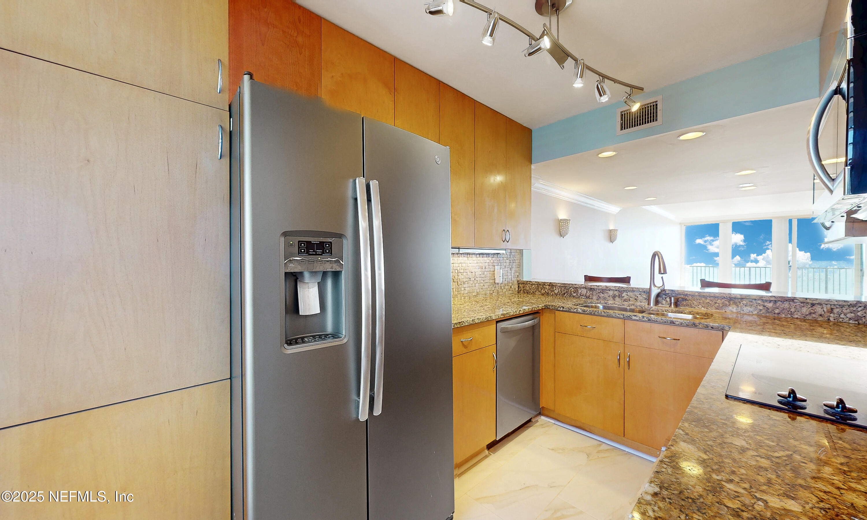 2100 OCEAN Drive PH-2