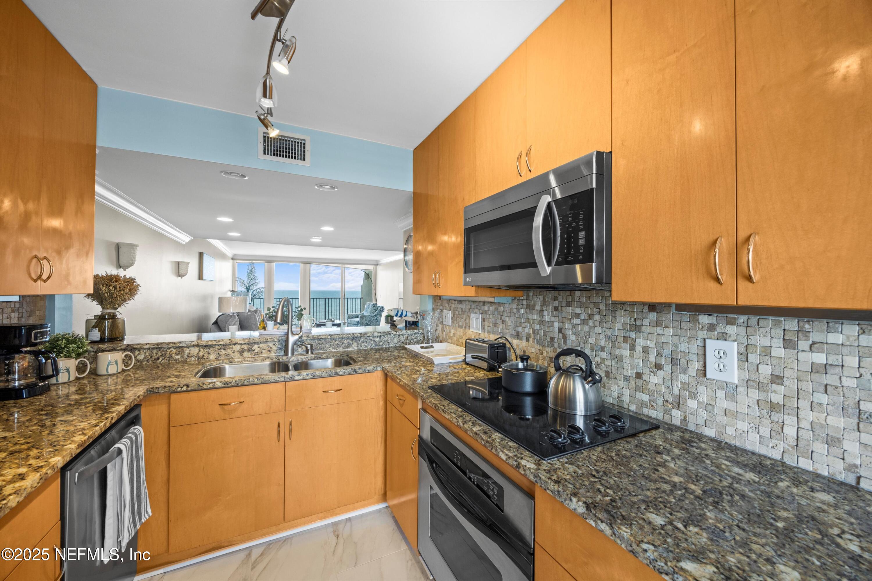 2100 OCEAN Drive PH-2