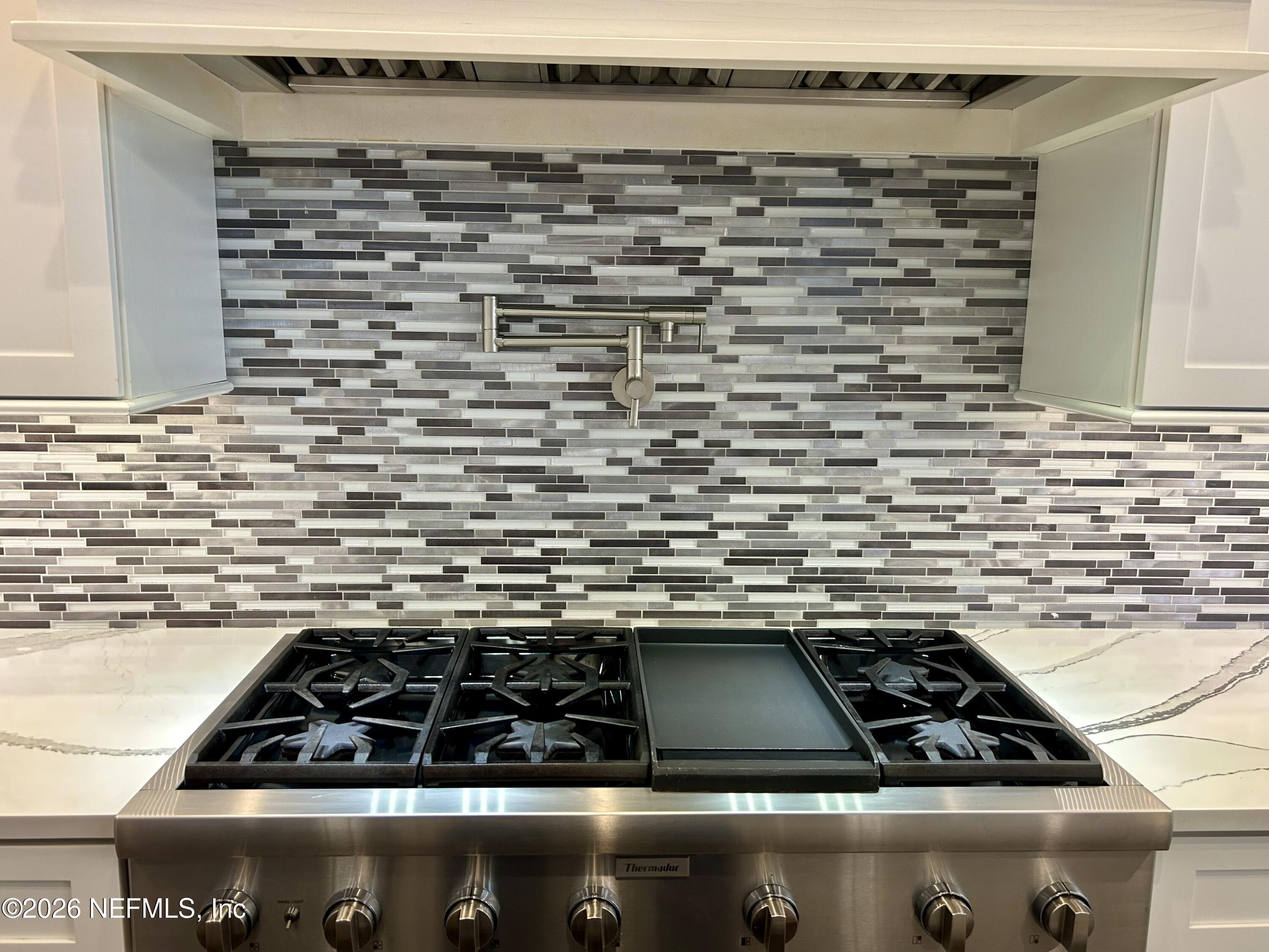 400 HALLOWES Cove, St. Johns