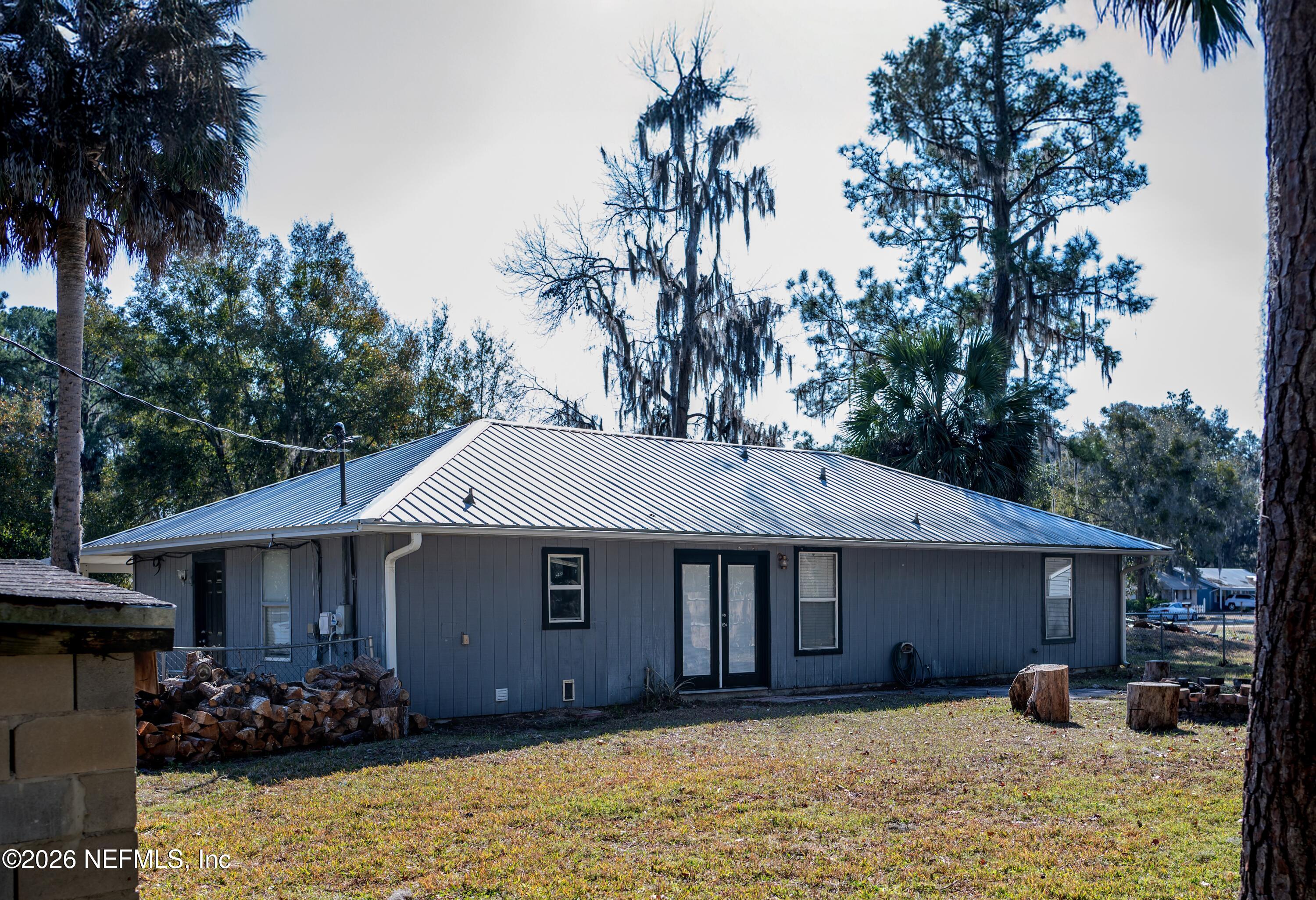 130 ROBERTS Boulevard