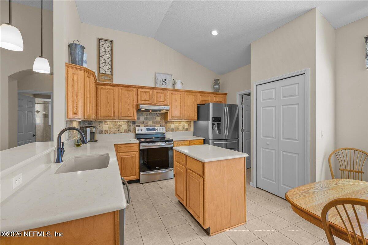 832 BUCKEYE Lane W, St. Johns