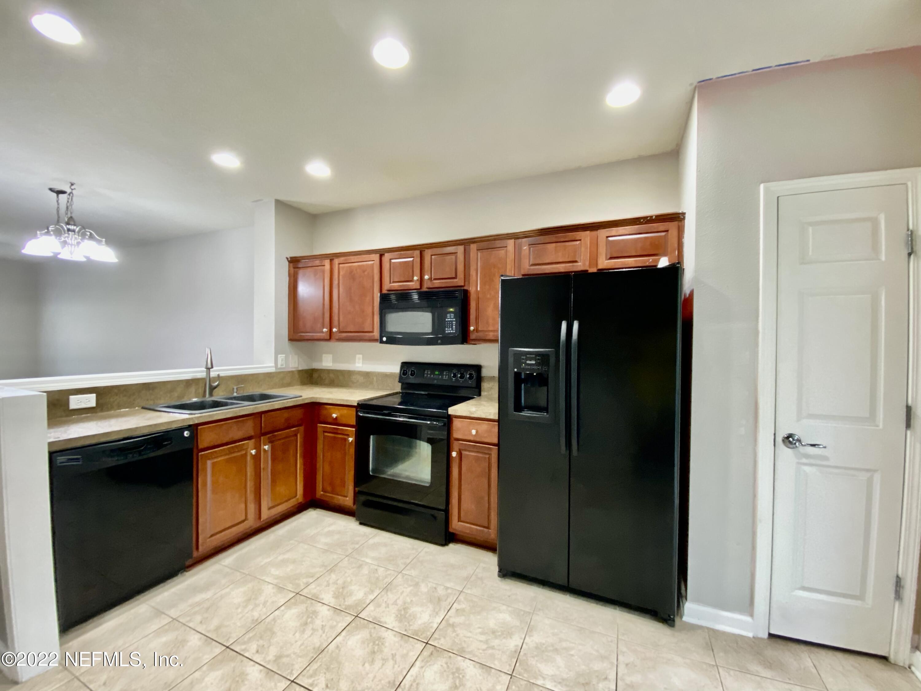 8101 SUMMER PALM Court
