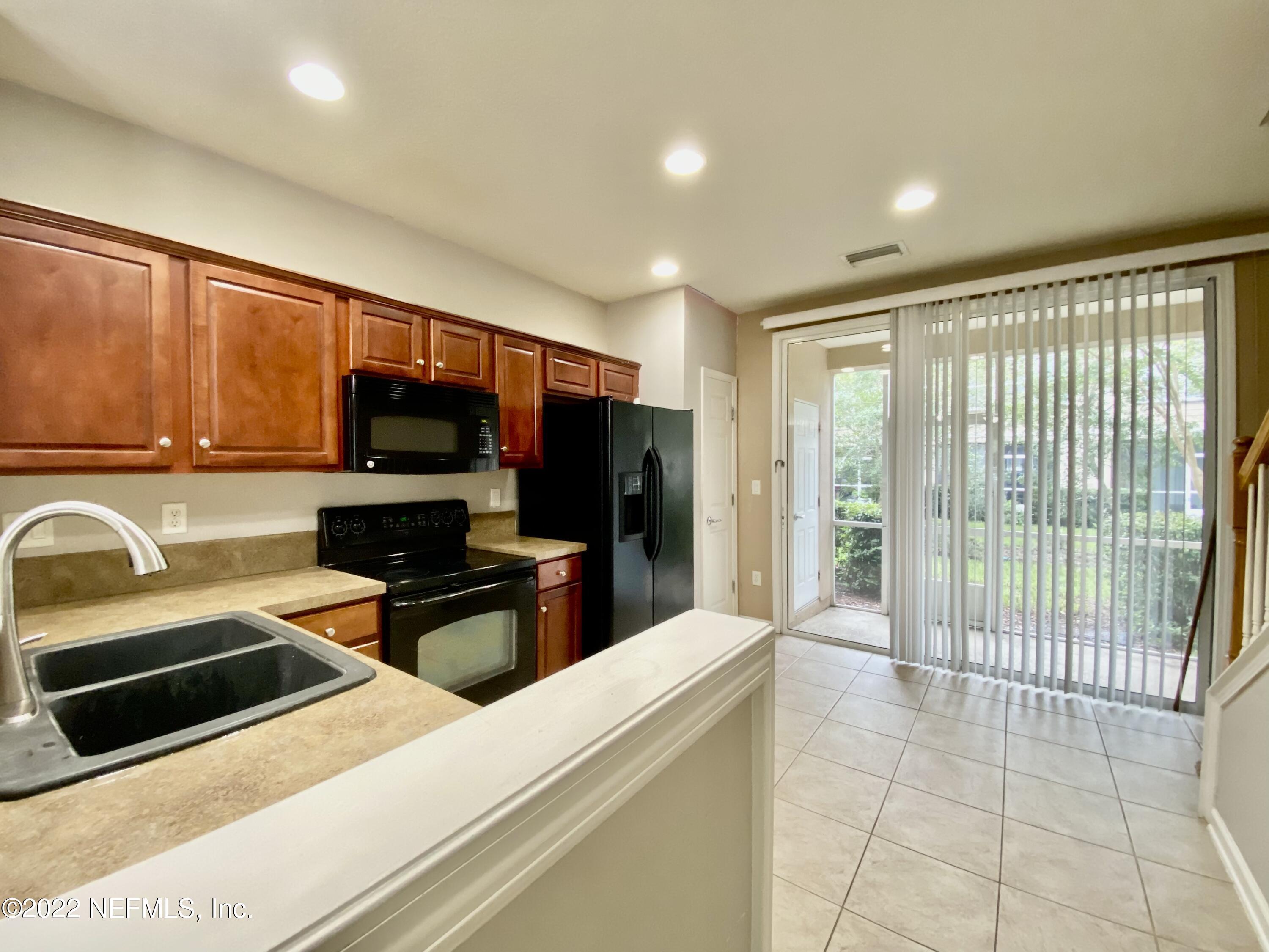 8101 SUMMER PALM Court