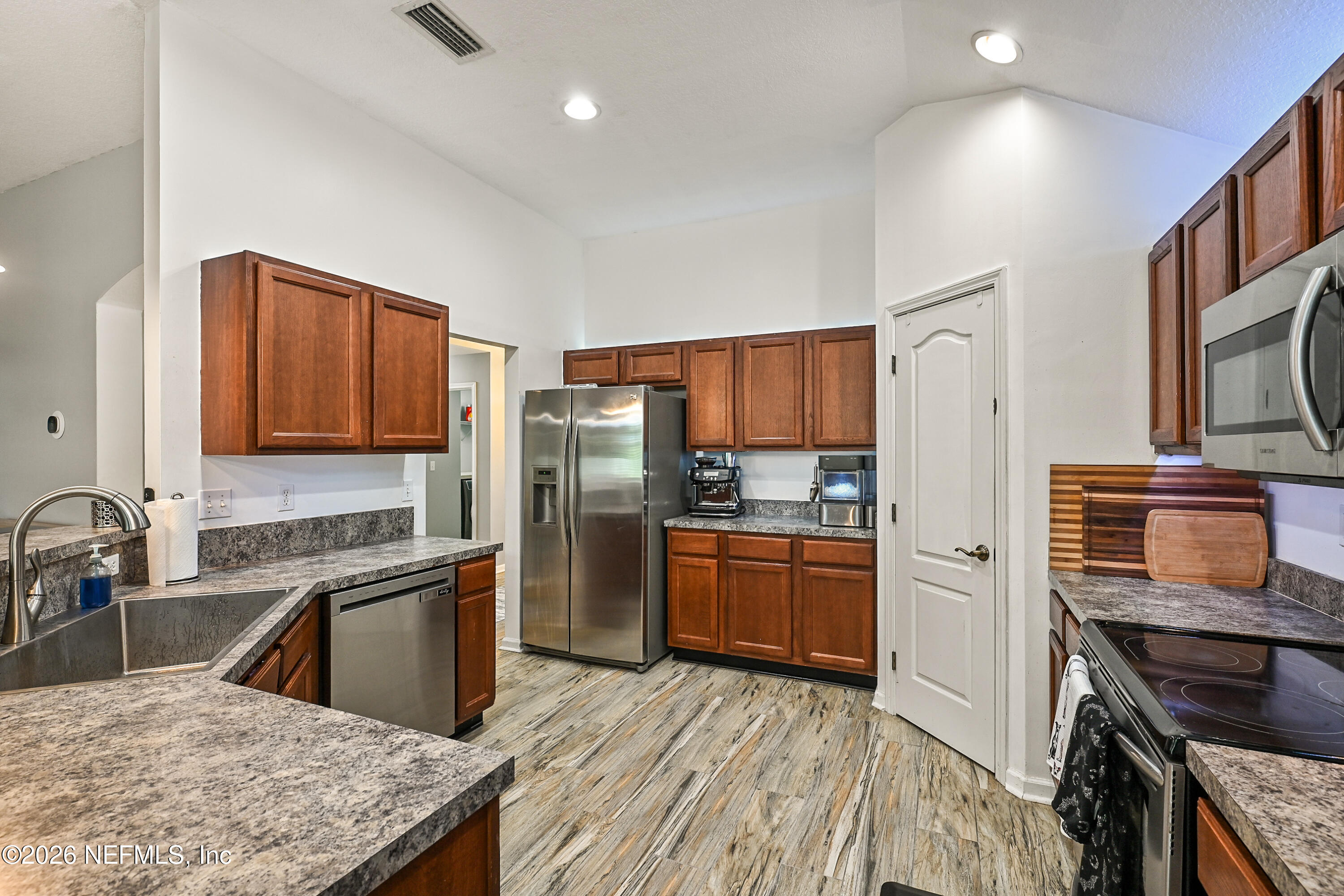 494 APPLE CREEK DRIVE Drive