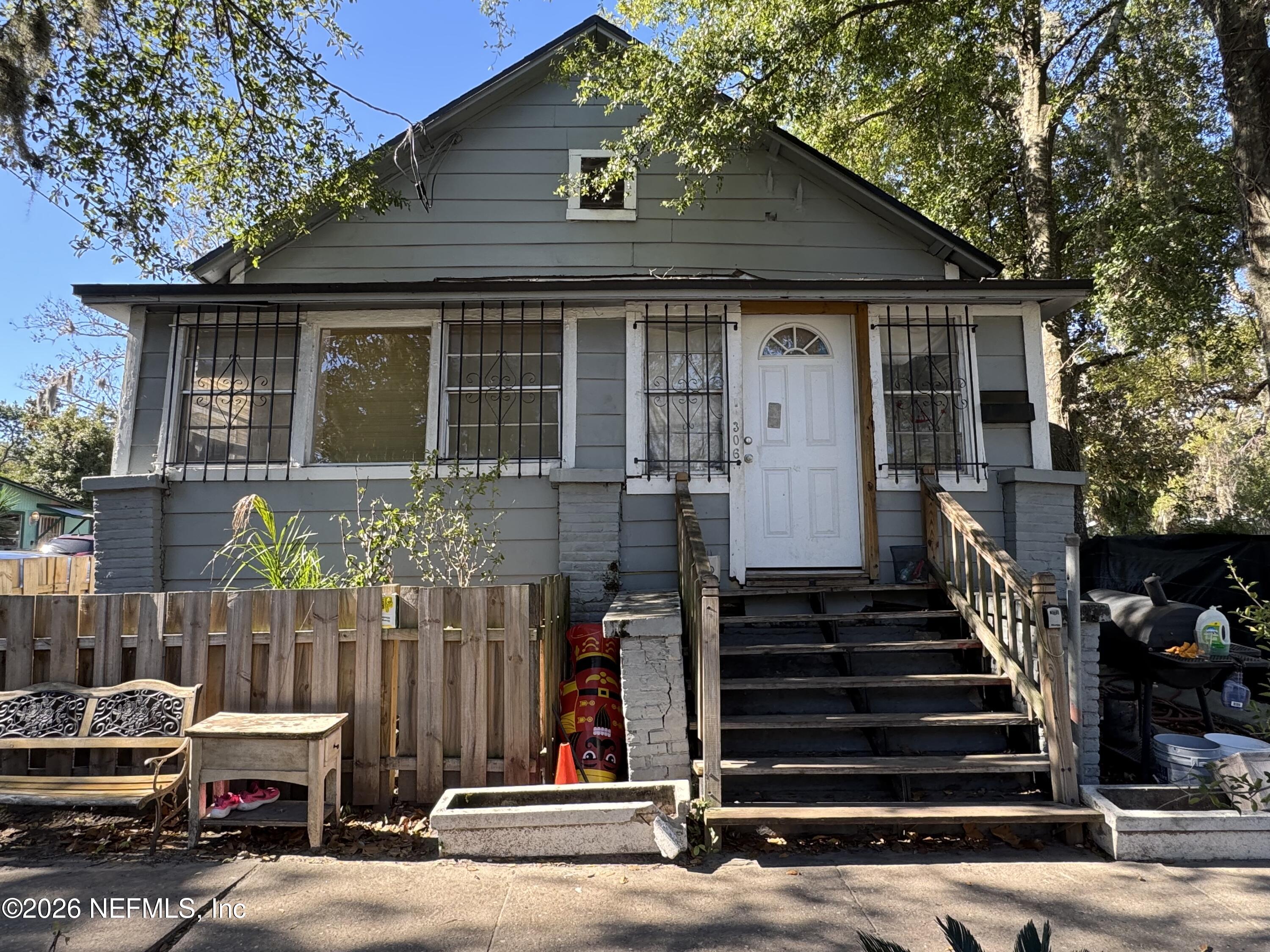 306 WOODLAWN Avenue