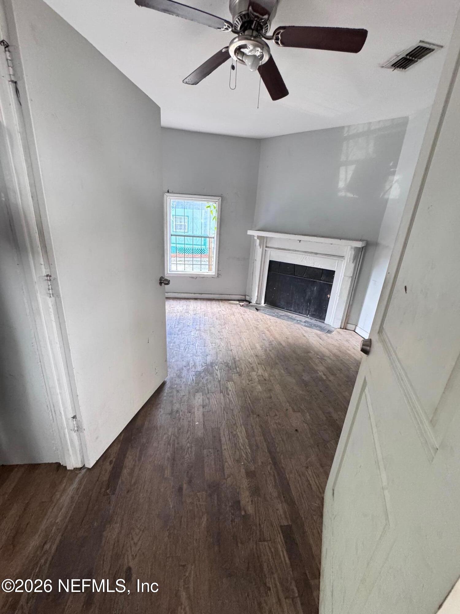 306 WOODLAWN Avenue