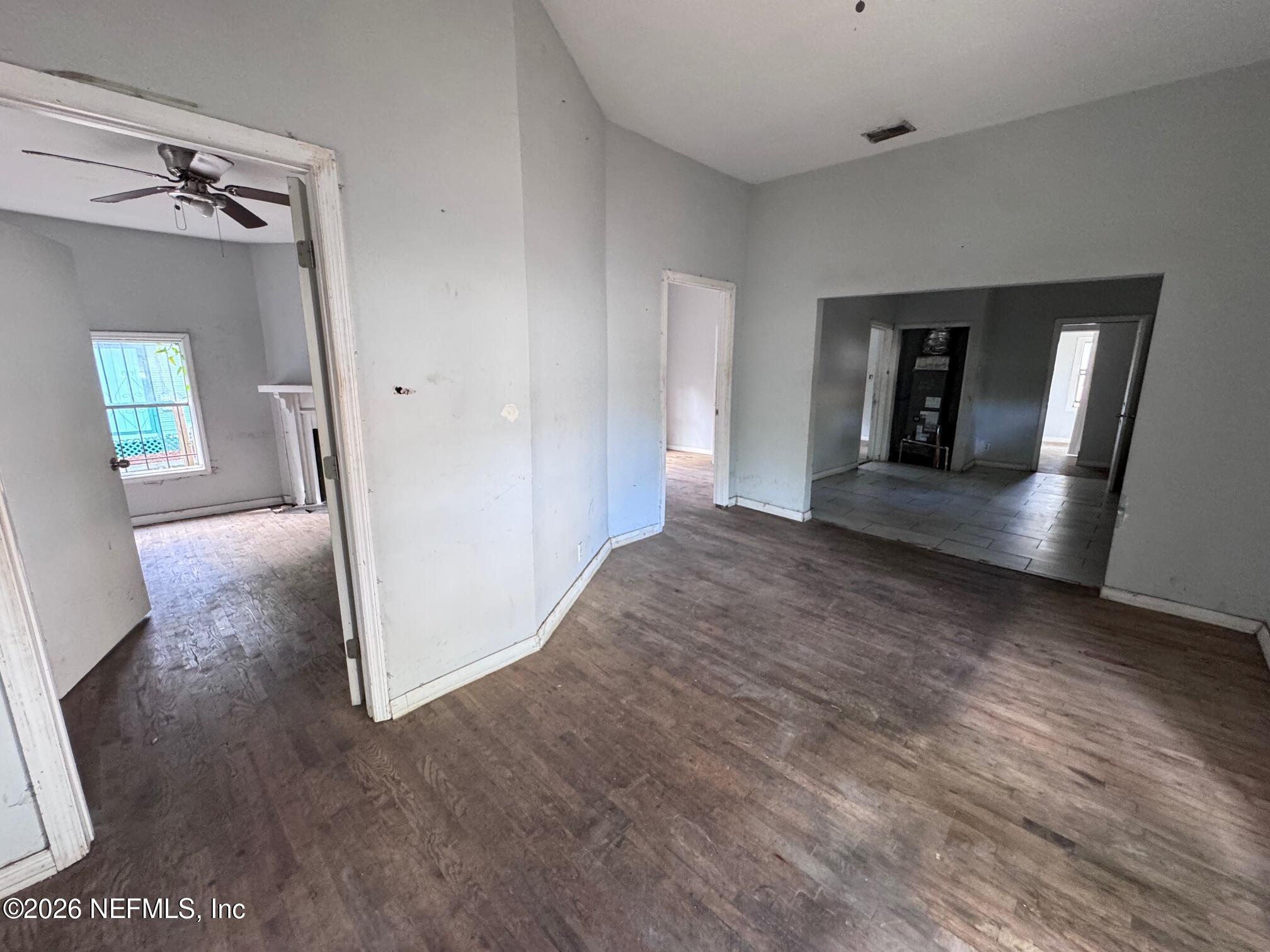 306 WOODLAWN Avenue