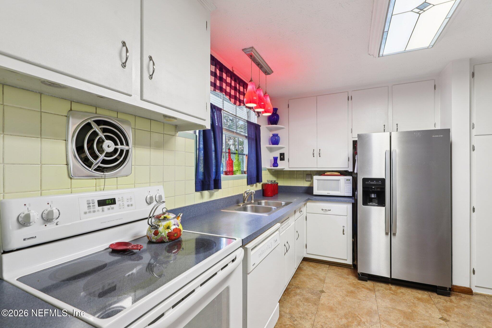 6611 ROMILLY Drive