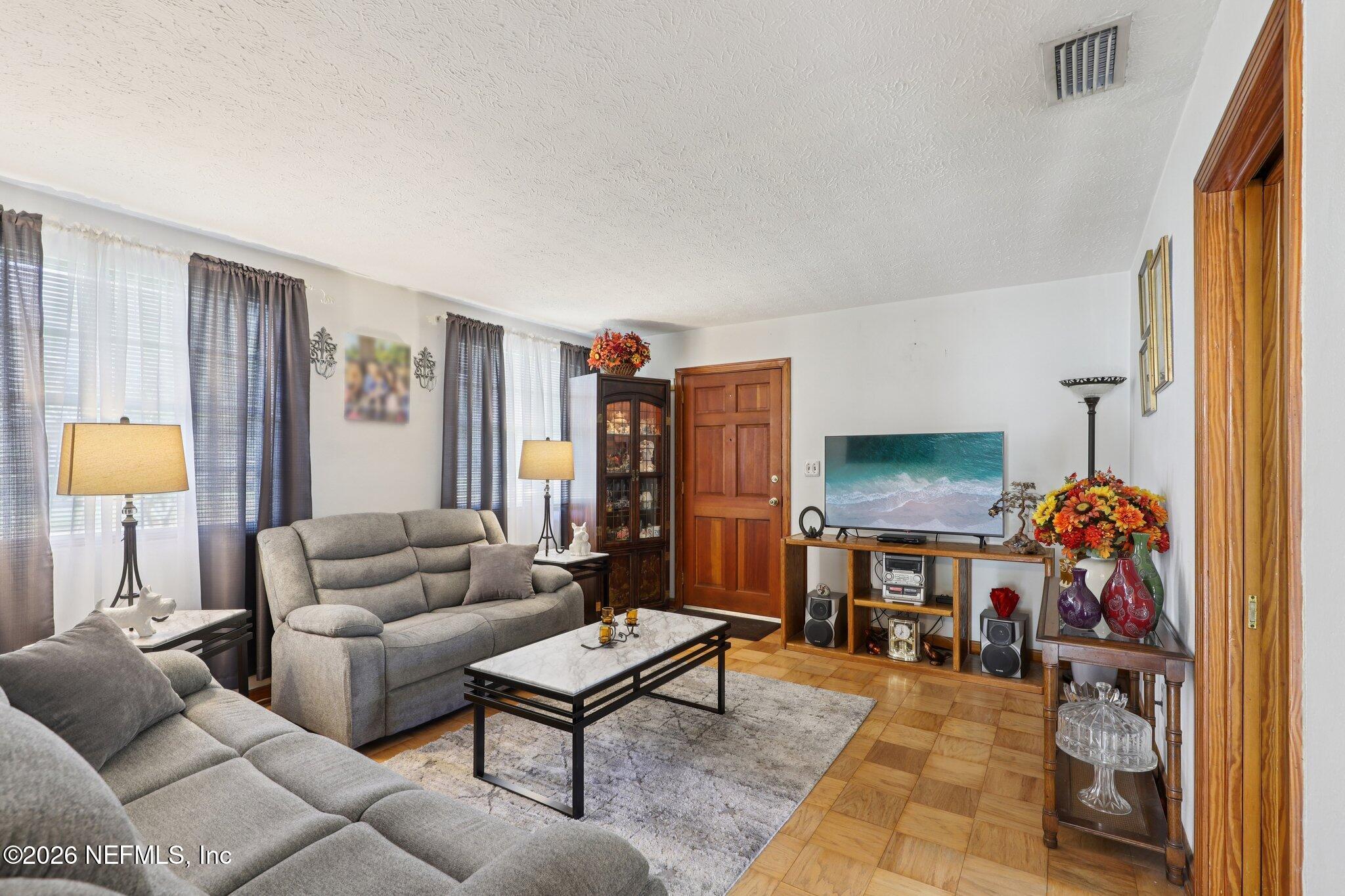 6611 ROMILLY Drive