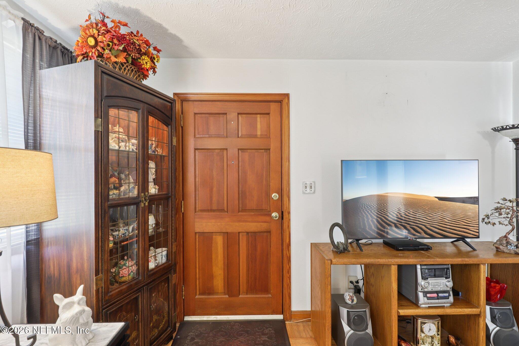 6611 ROMILLY Drive
