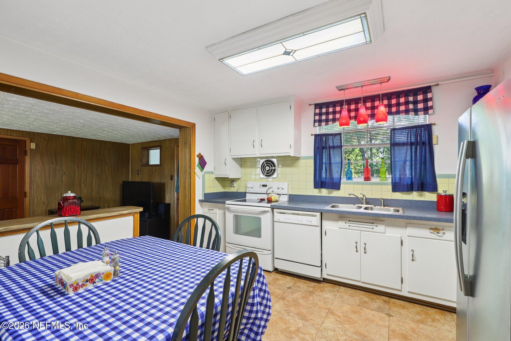6611 ROMILLY Drive