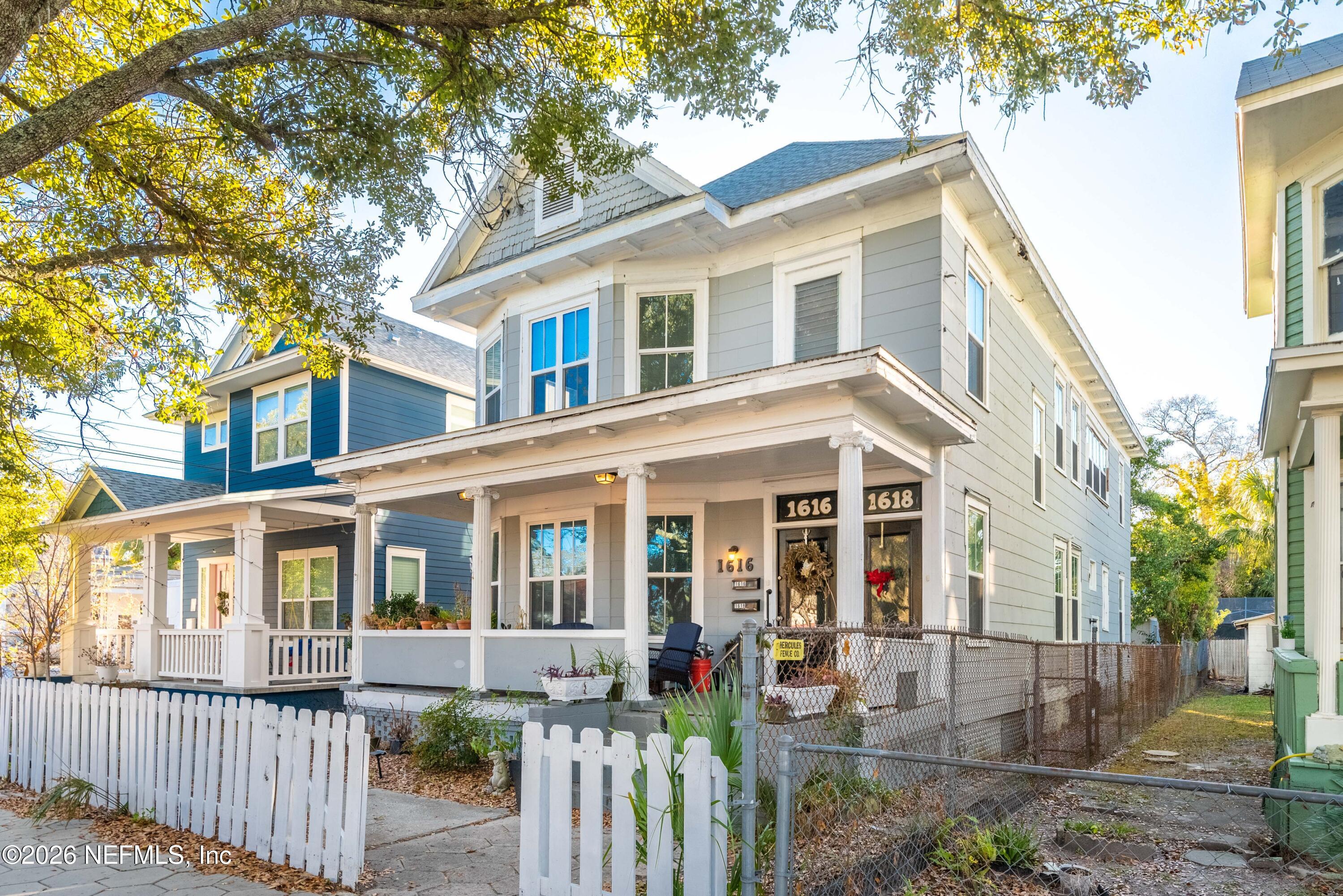 1616 PEARL Street
