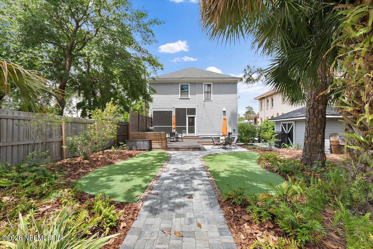 236 W 6TH Street