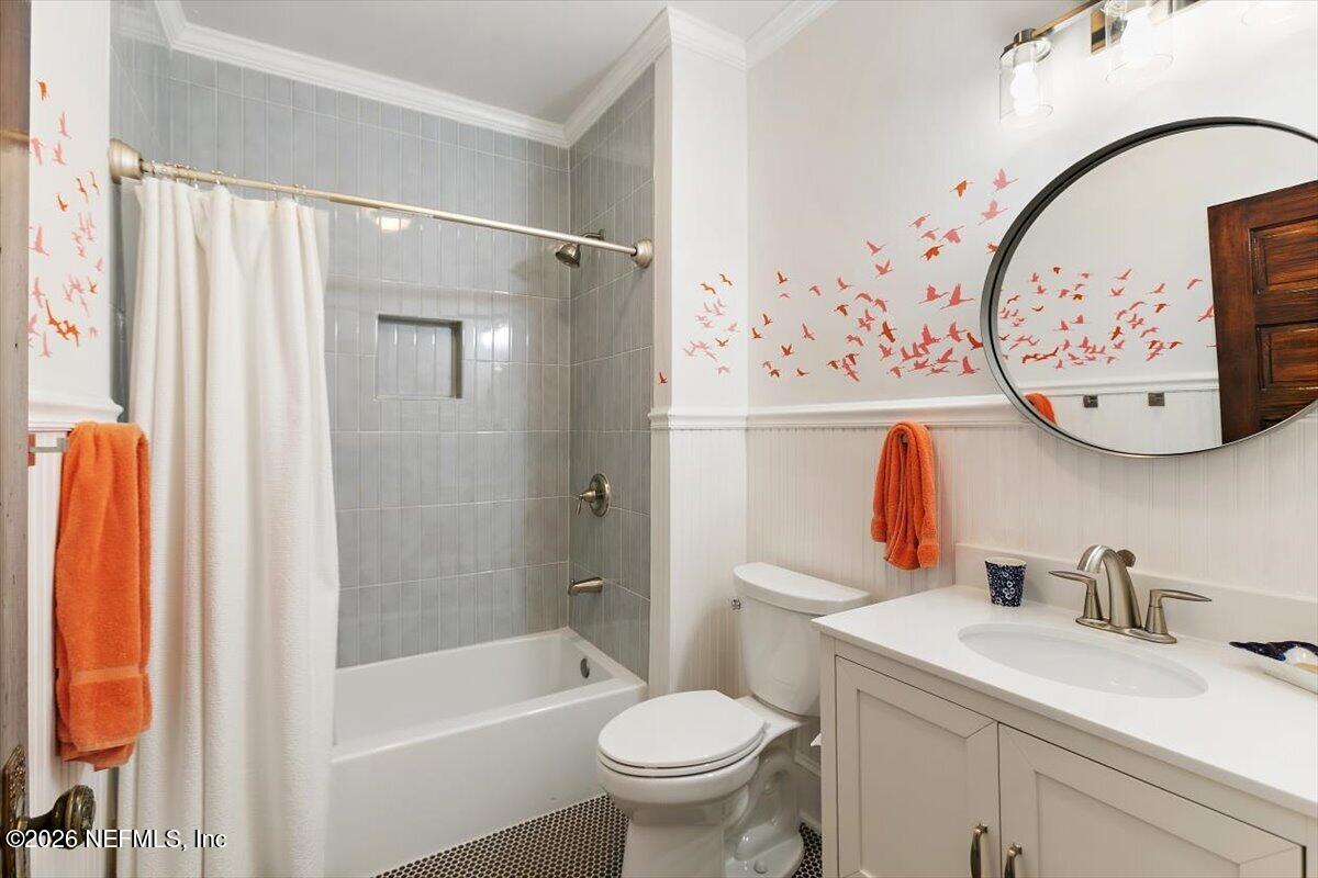 236 W 6TH Street