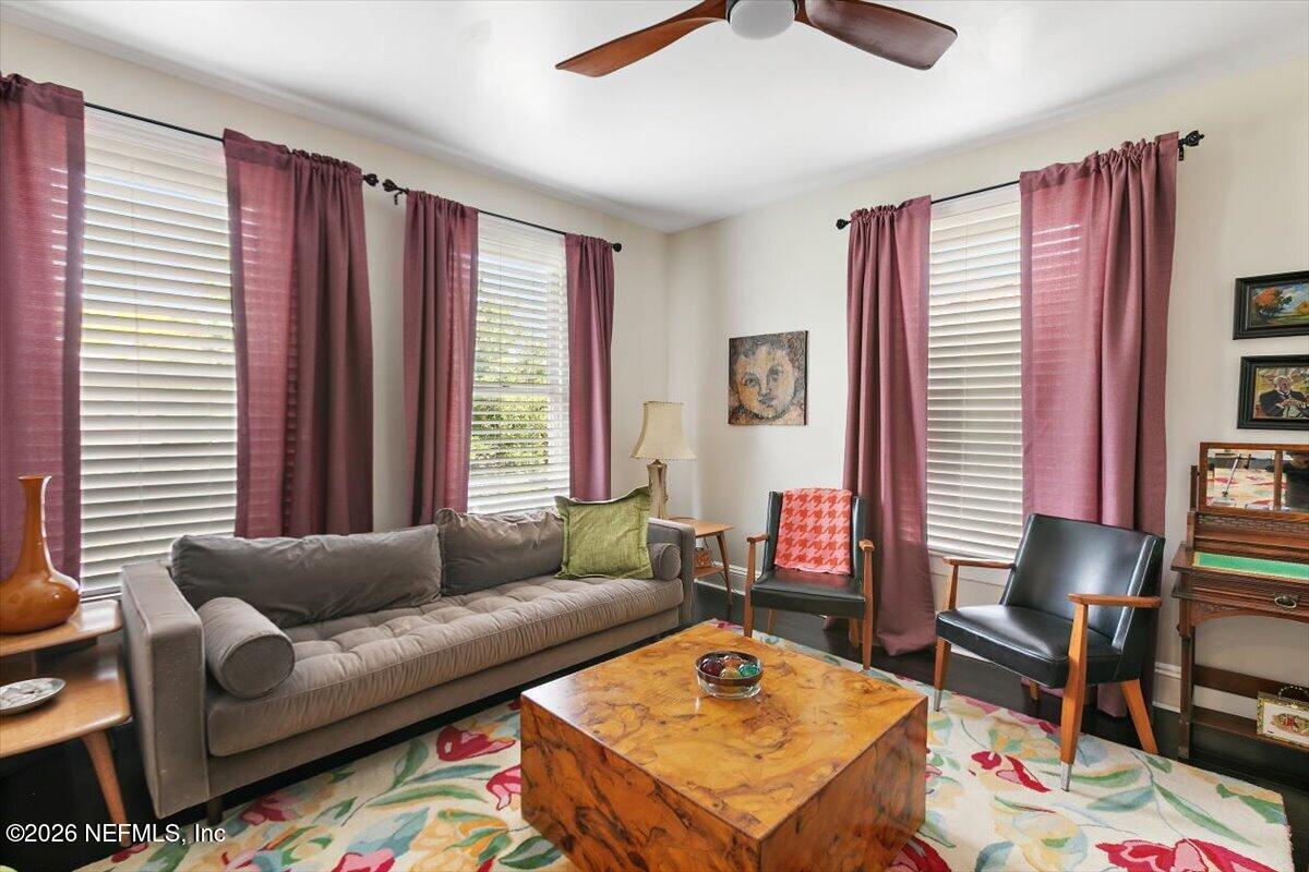 236 W 6TH Street