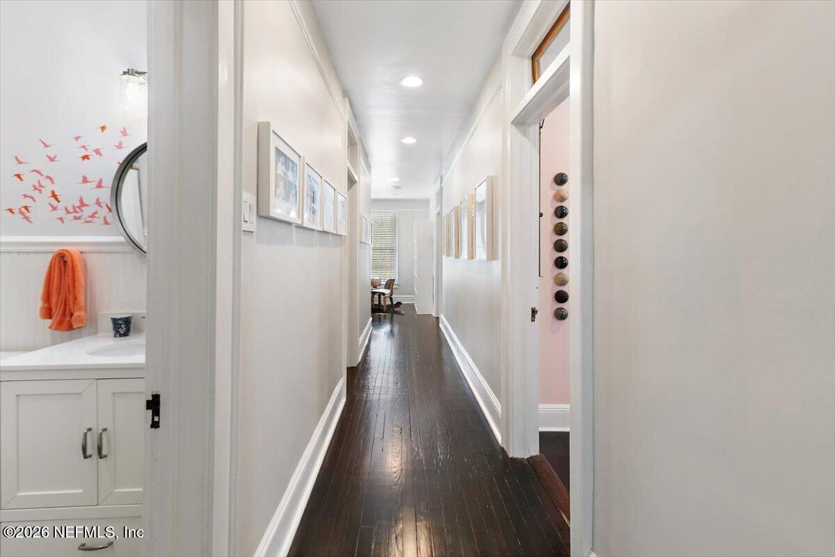 236 W 6TH Street
