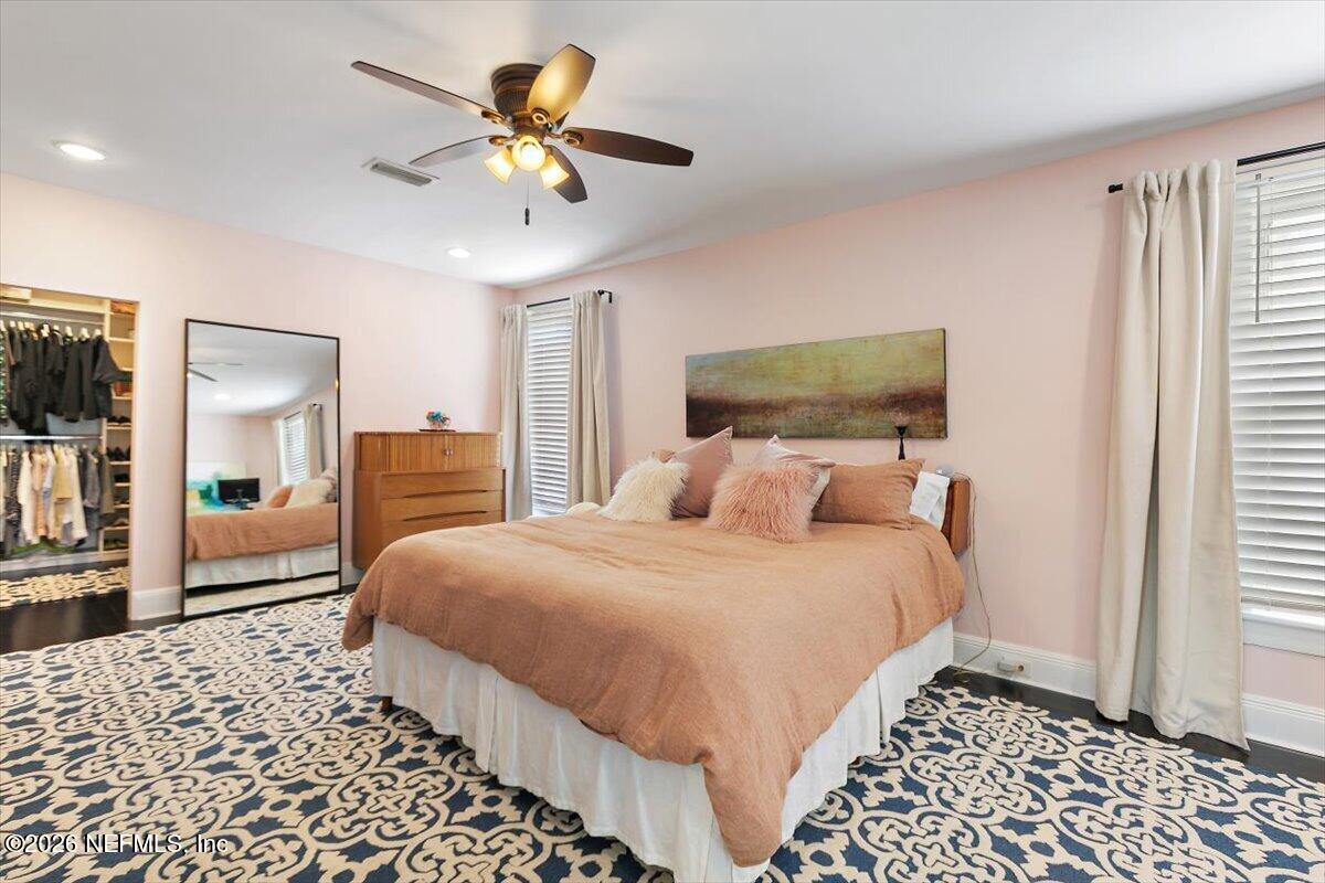 236 W 6TH Street