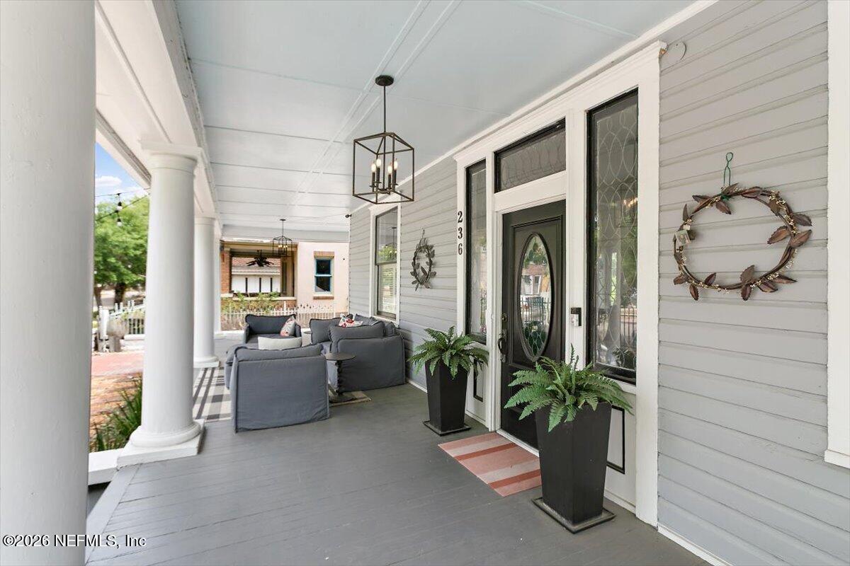 236 W 6TH Street