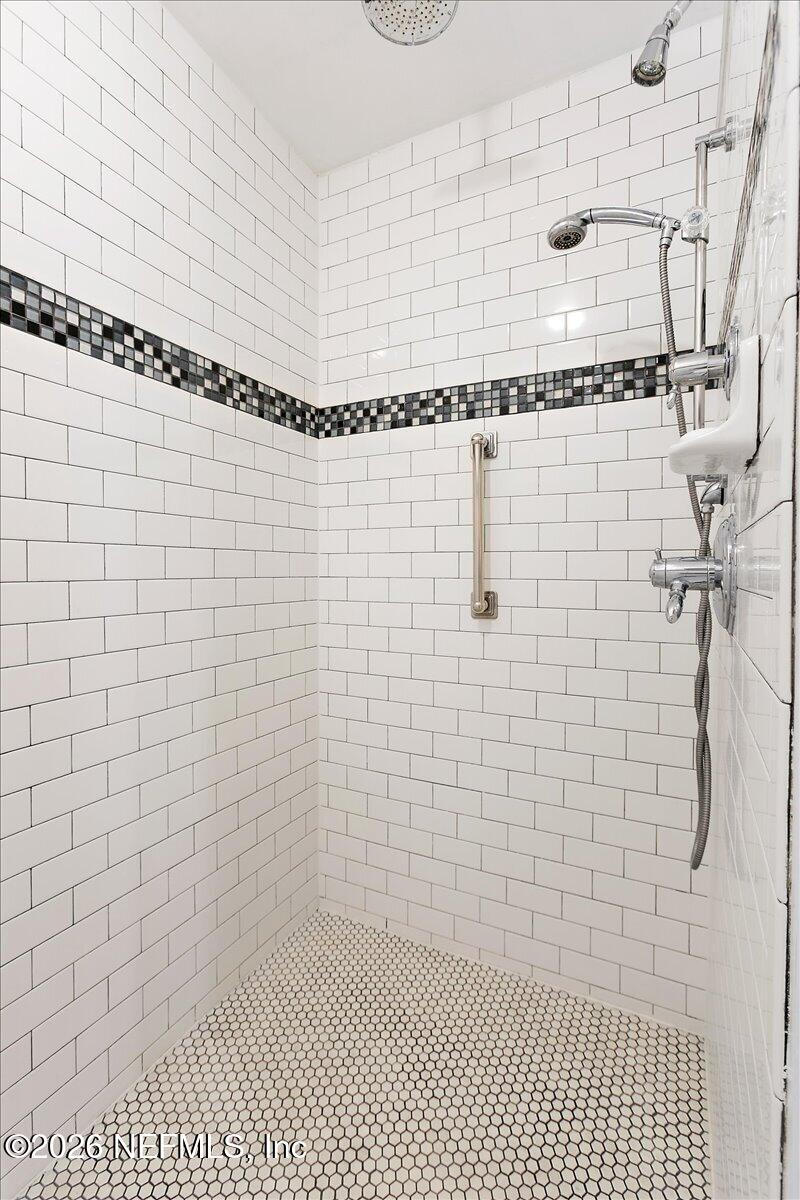 236 W 6TH Street