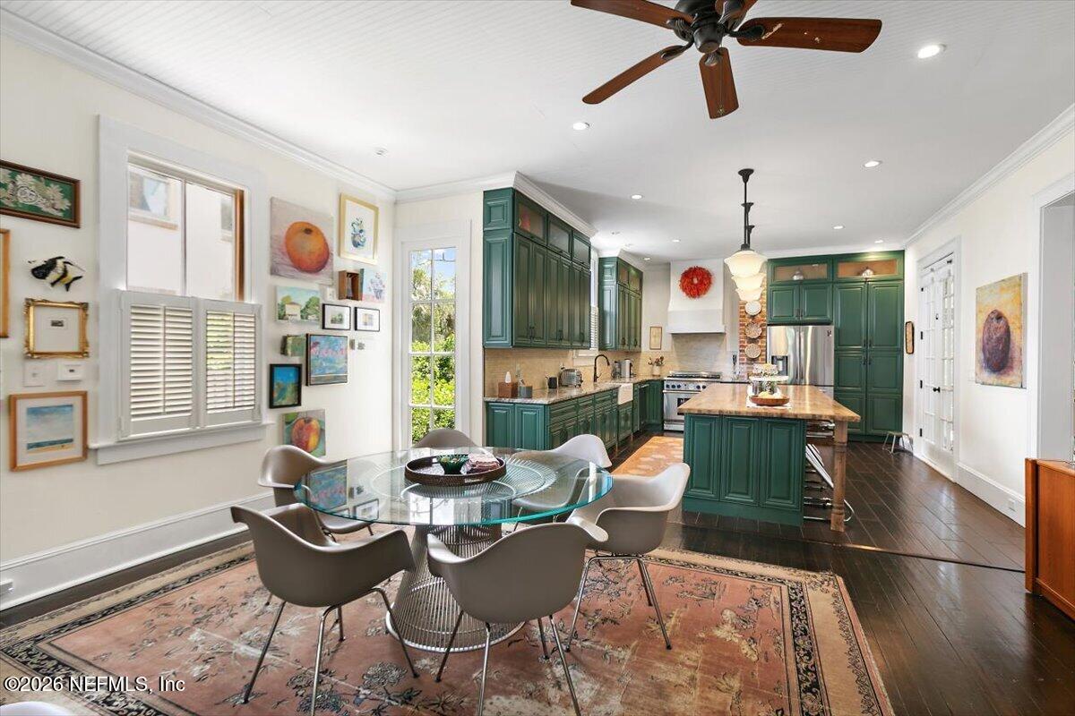 236 W 6TH Street