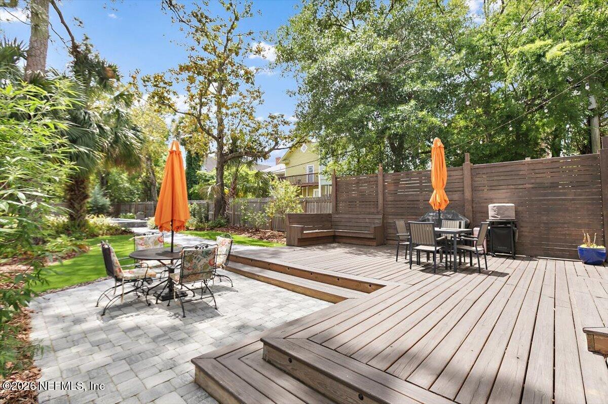 236 W 6TH Street