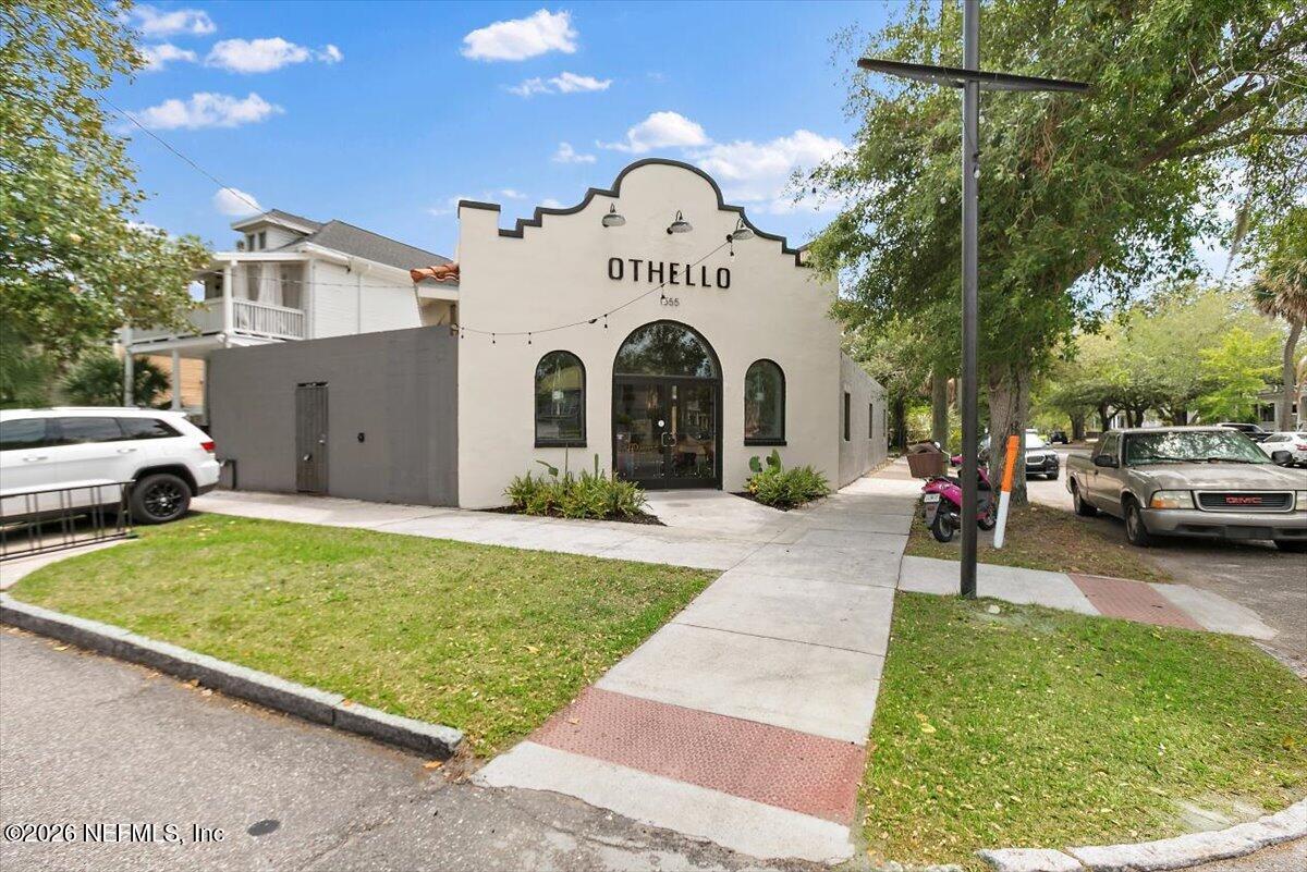 236 W 6TH Street
