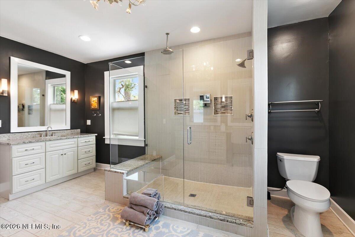 236 W 6TH Street