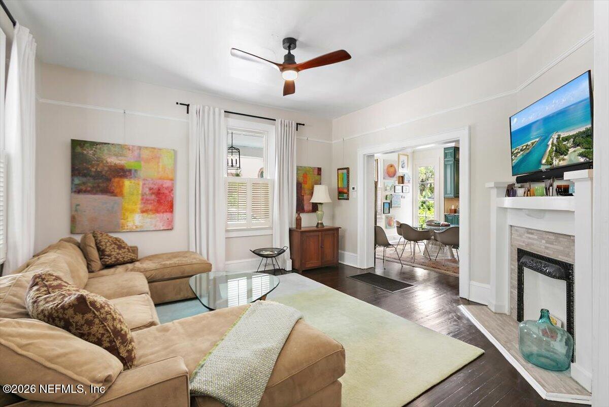 236 W 6TH Street