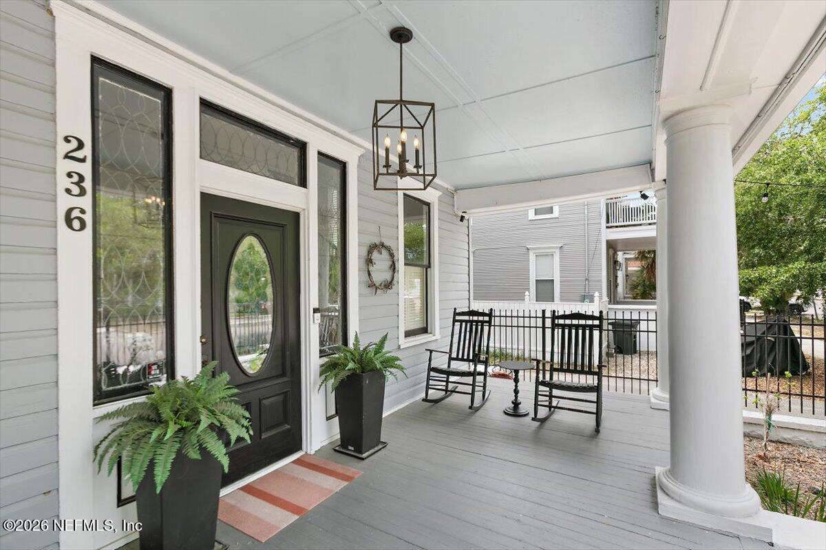 236 W 6TH Street