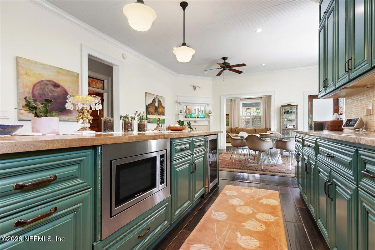 236 W 6TH Street