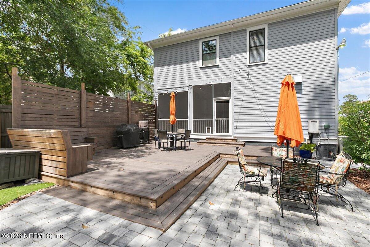 236 W 6TH Street
