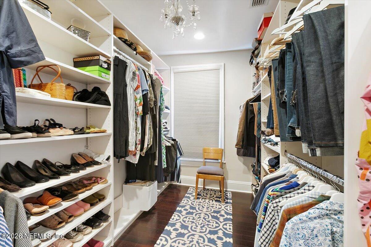 236 W 6TH Street