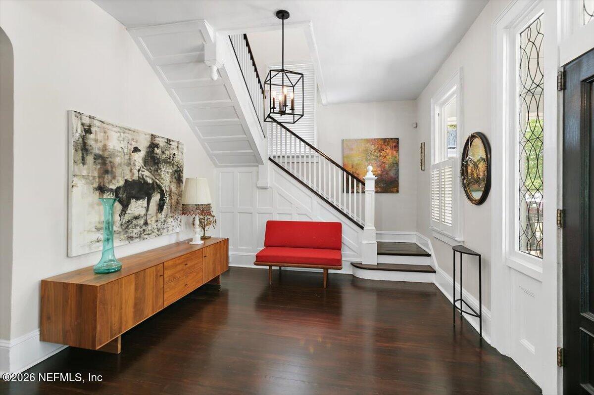 236 W 6TH Street