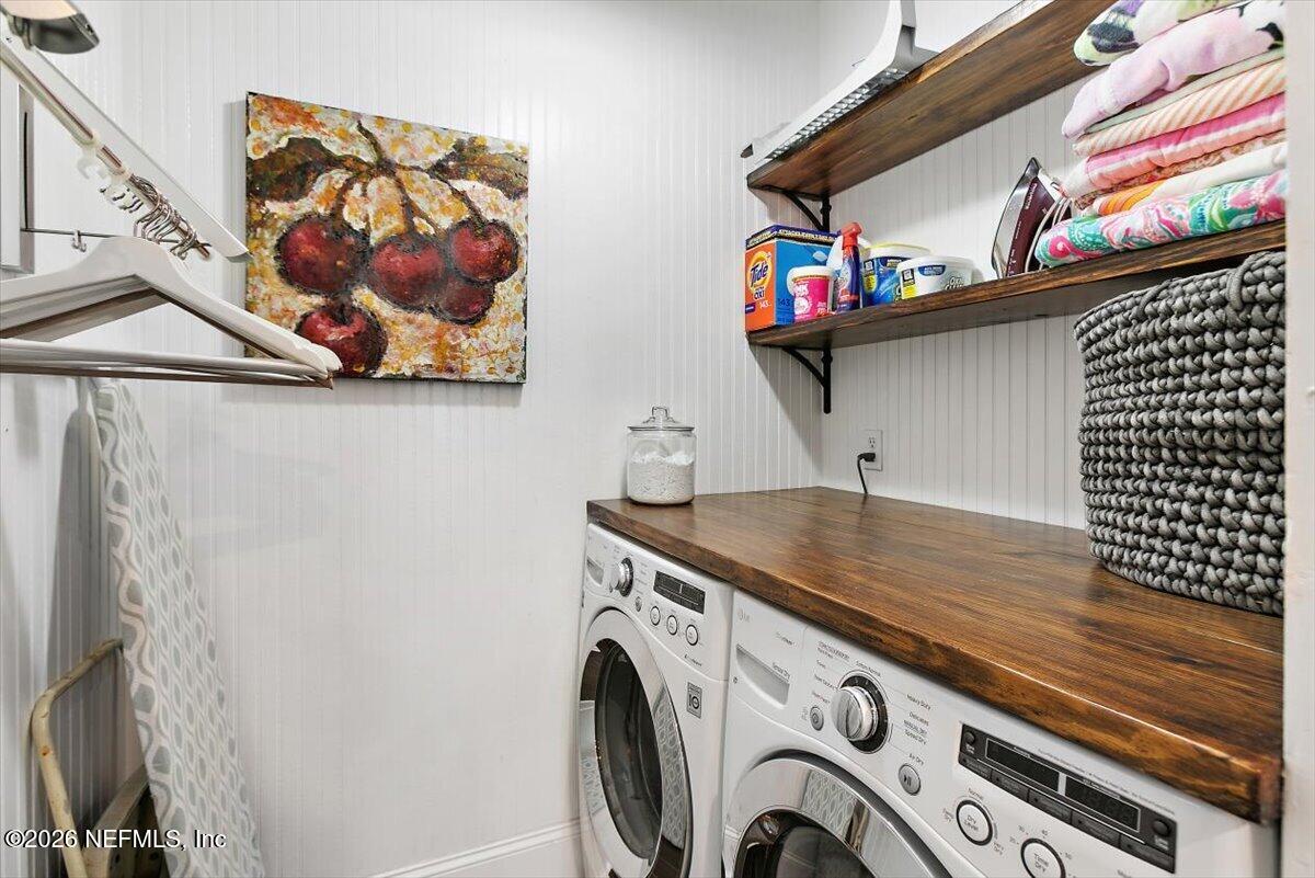 236 W 6TH Street