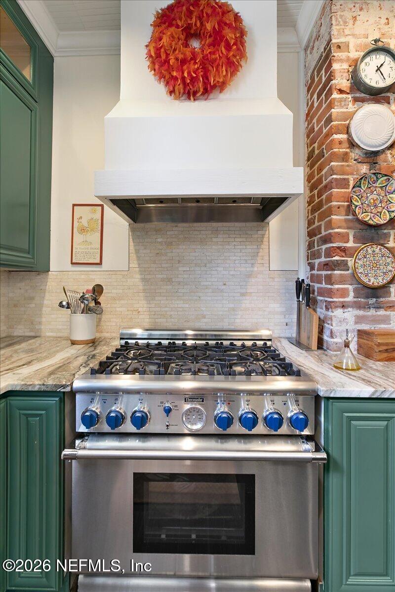 236 W 6TH Street