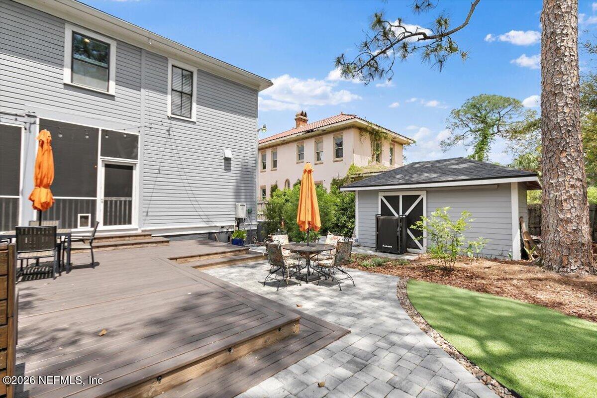 236 W 6TH Street