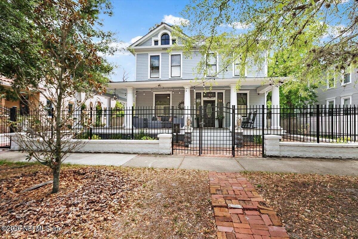 236 W 6TH Street