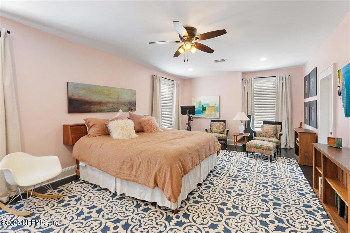 236 W 6TH Street