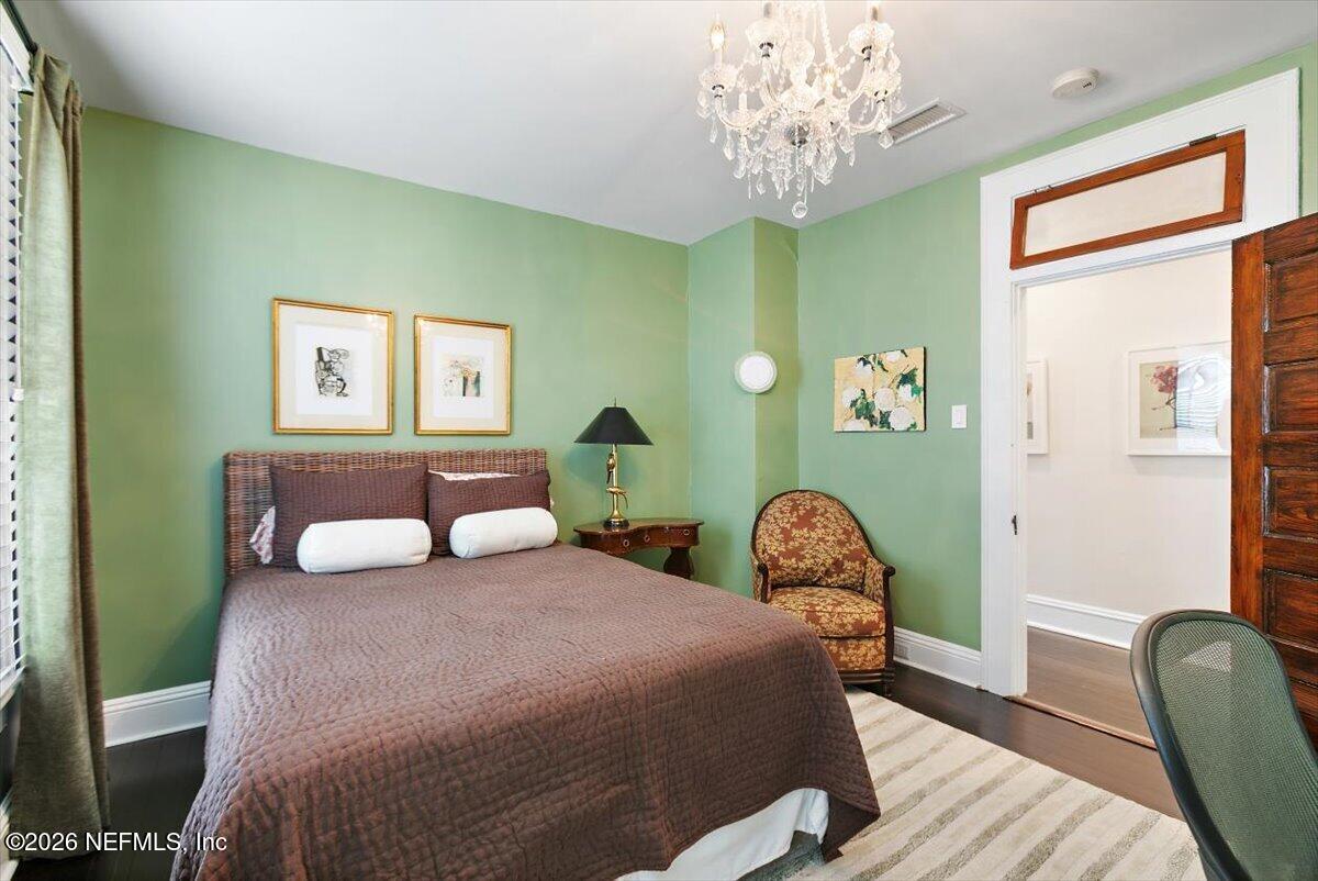 236 W 6TH Street