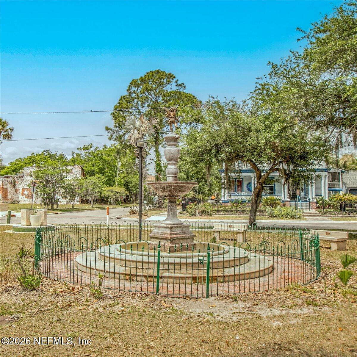236 W 6TH Street