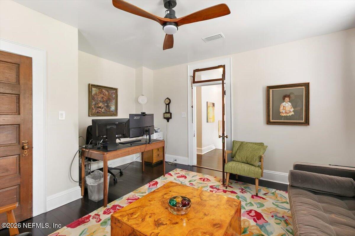 236 W 6TH Street