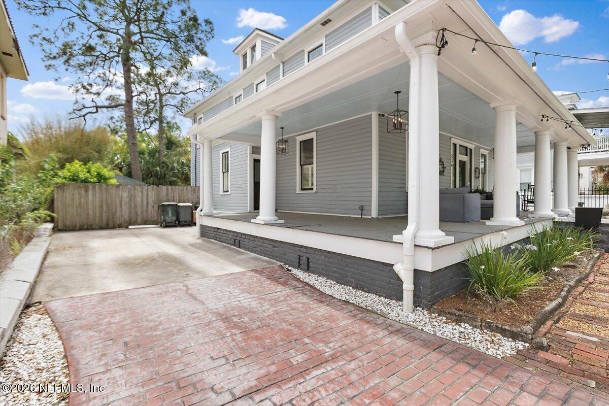 236 W 6TH Street