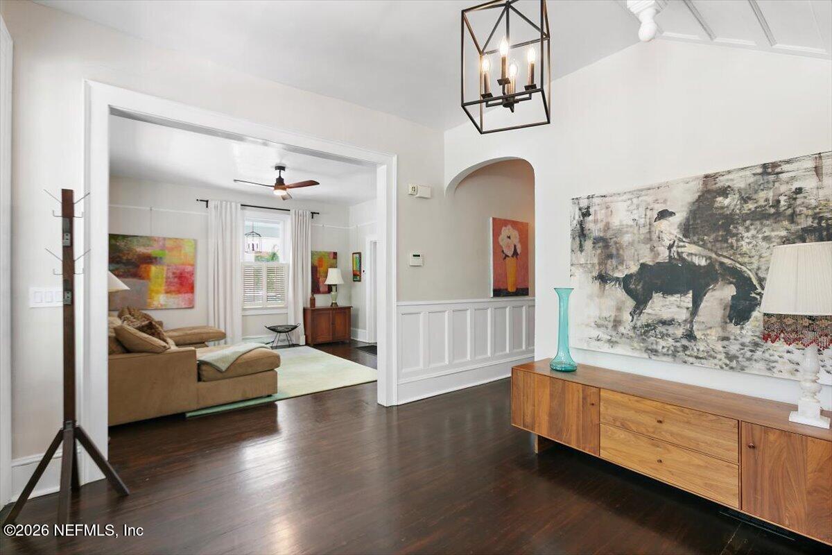 236 W 6TH Street