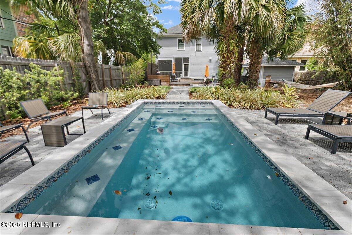 236 W 6TH Street