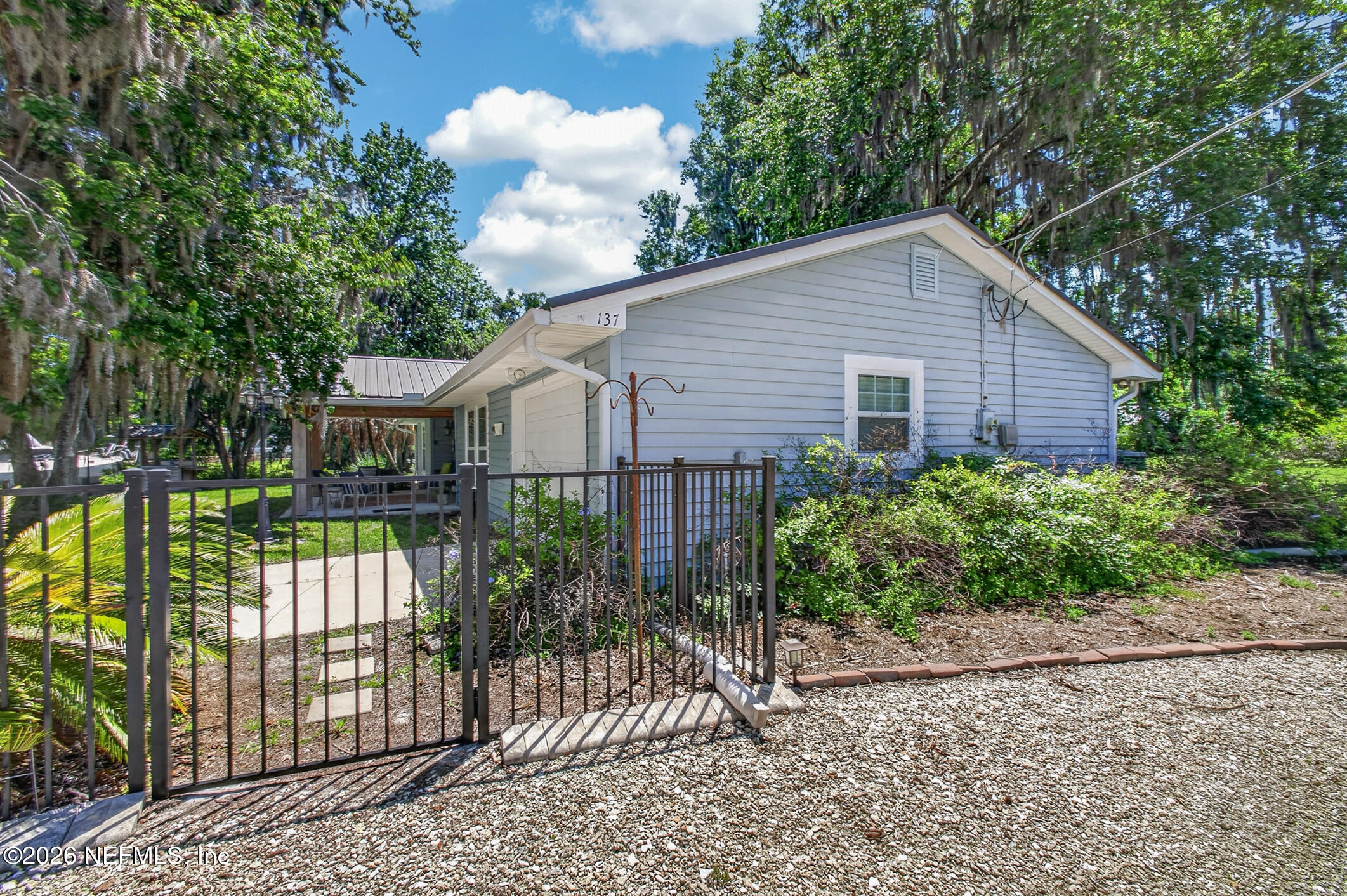 137 & 135 RIVERSIDE Drive
