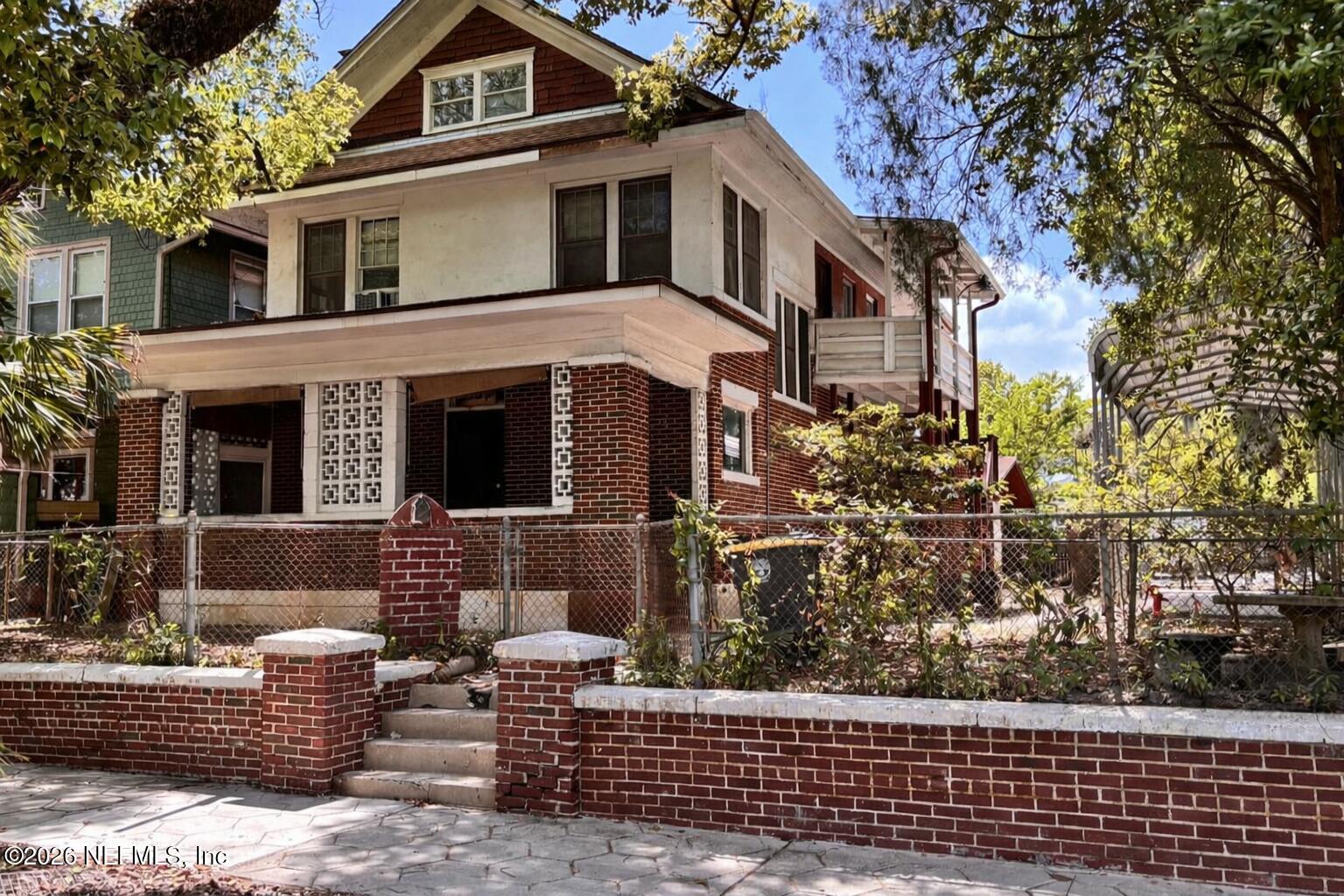 228 W 11TH Street